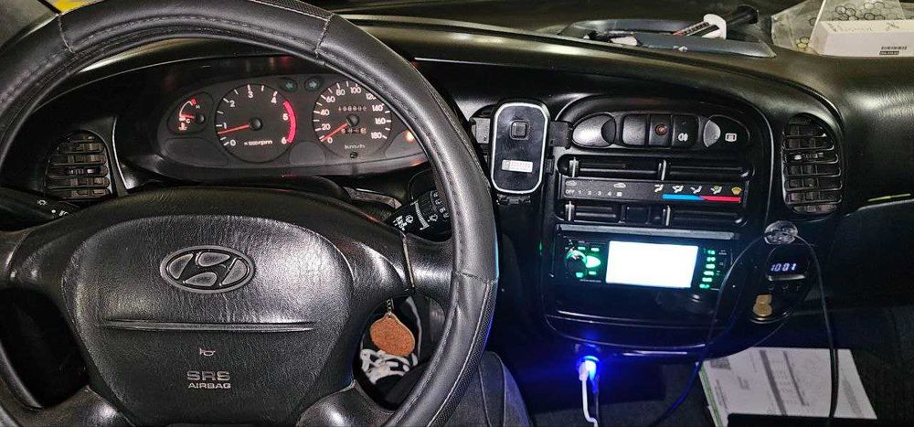 Hyundai H1 comercial.