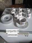 Oito chevenas de meia de leite com pires