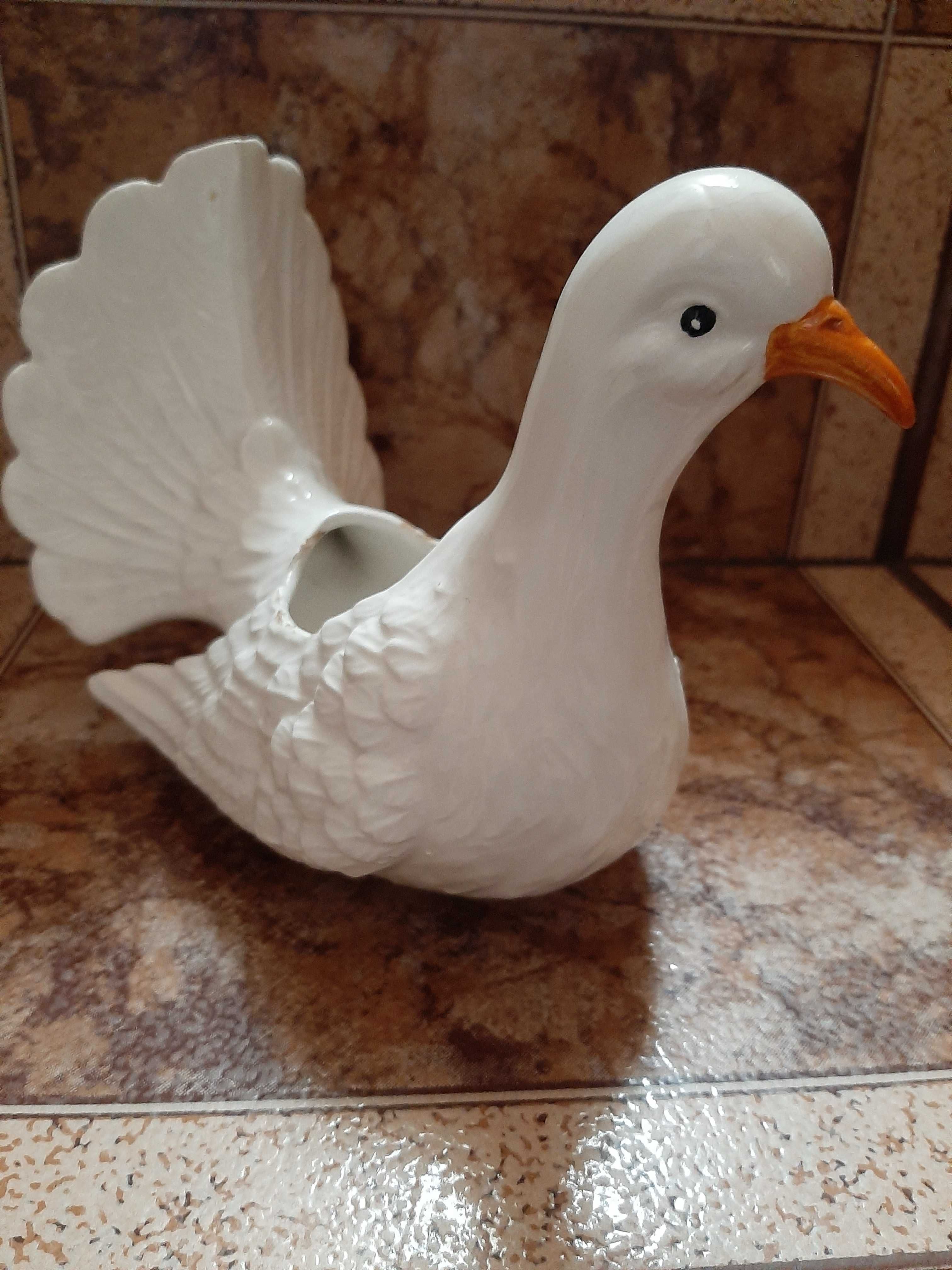 Porcelanowa figurka wazonik gołąb