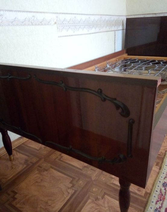 Кровать полуторная