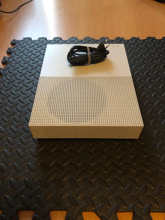 Xbox One S Digital Edition Console | Some signs of use64551468378243123