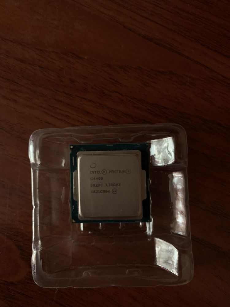 Продам процессор Intel Pentium g4400
