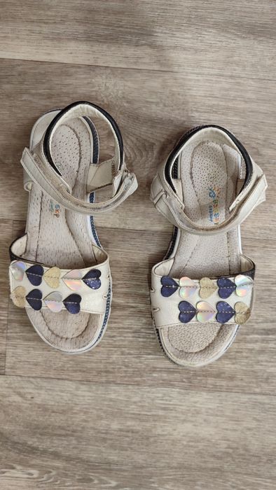 Взуття для дівчинки осінні черевики/кросівки/босоніжки 35-37 розмір (д