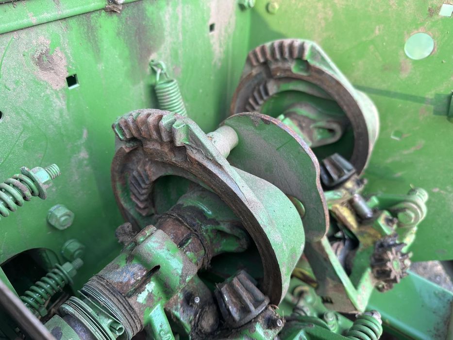 Прес- подборщик Пресс-підбирач John Deere 349
Deere 332, 332а Джон Дір