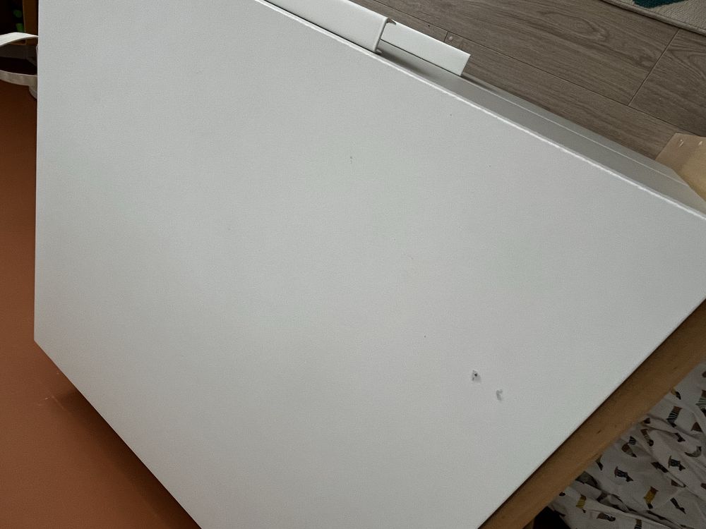 Szafka IKEA PLATSA z drewnianymi nóżkami- idealna pod przewijak
