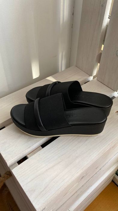 Продам жіночі шльопанці NR Parisardi