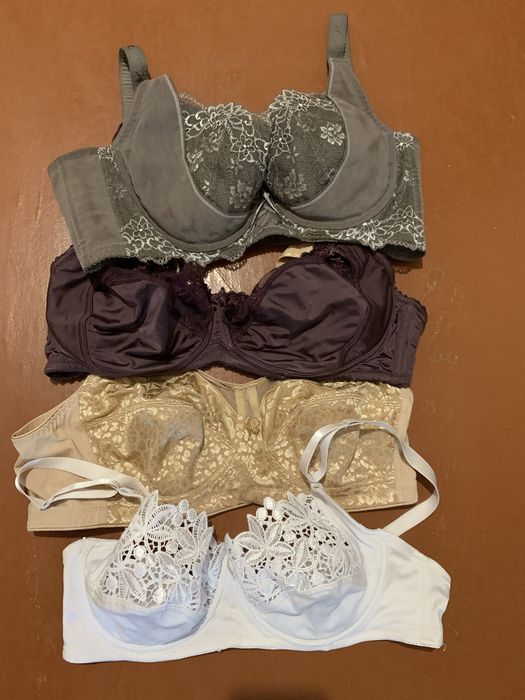 Бюстгальтери, ліфчики, чашечка С,D