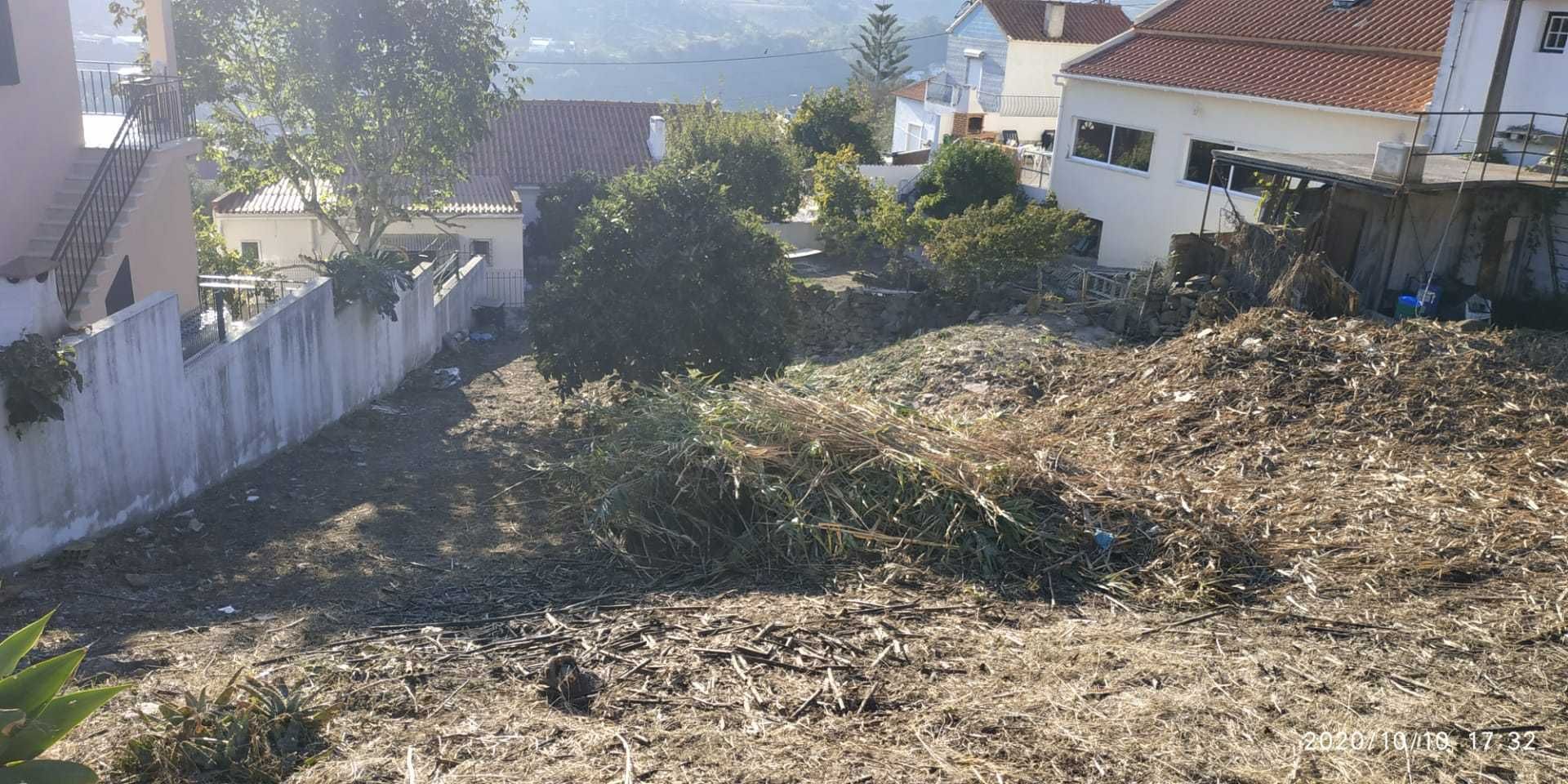 Terreno urbano 469m2 e 200m2 de construção