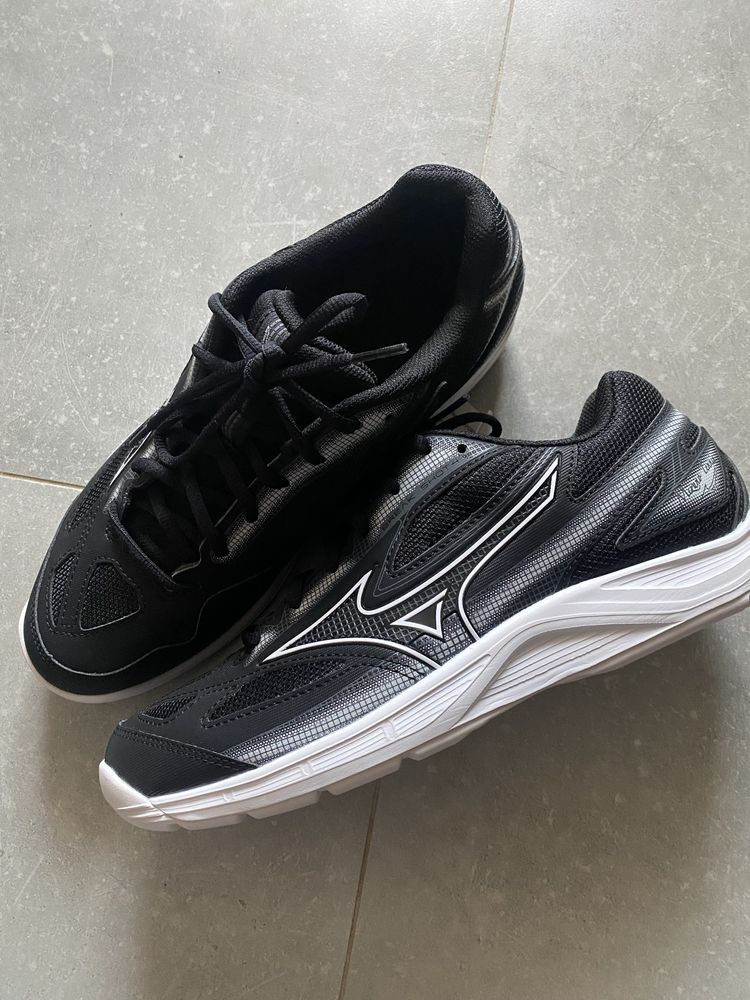 Кросівки для тенісу / волейболу Mizuno 42.5