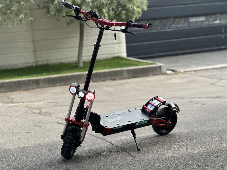 Продам Электросамокат GIANT торг обмен