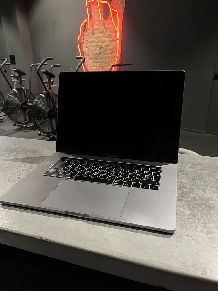 MacBook Pro 15, 2019, Touch Bar