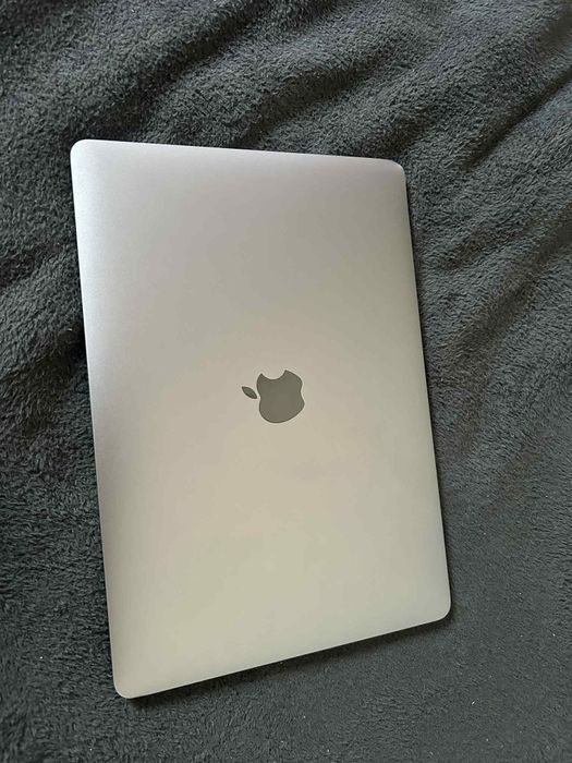 Macbook pro 2018 stan idealny i5 ssd