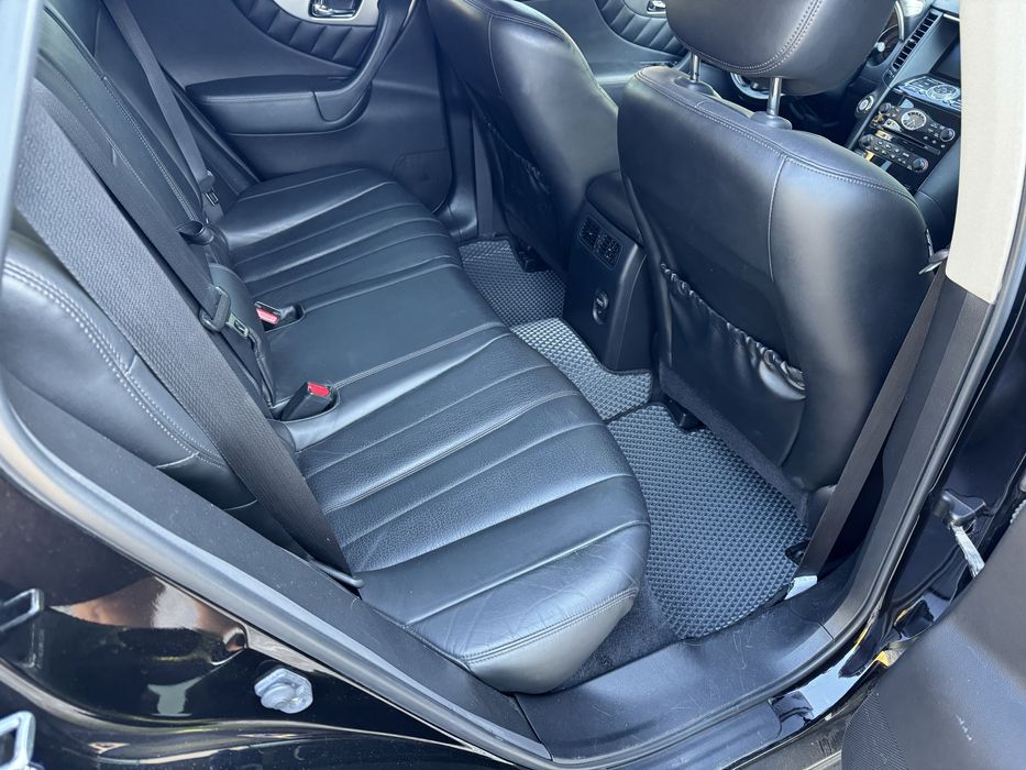 Infiniti QX70 3,7 газ/бенз 2013