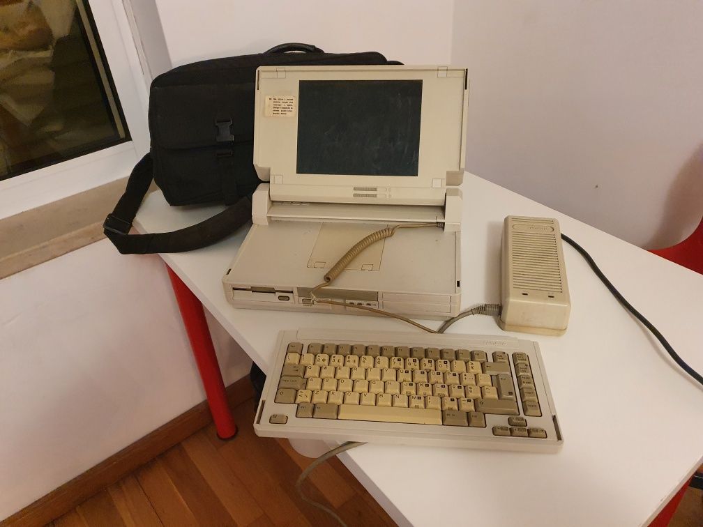 Old PC portatil marca Compac