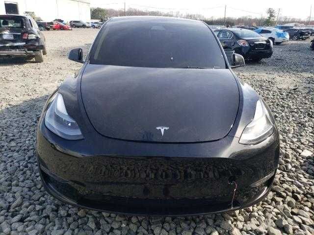 Tesla Model X 2023 року випуску
