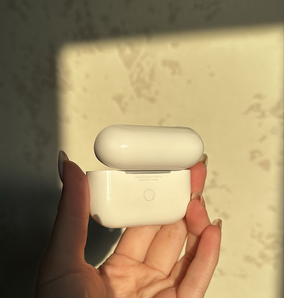 Зарядний кейс MagSafe Charging Case for AirPods Pro