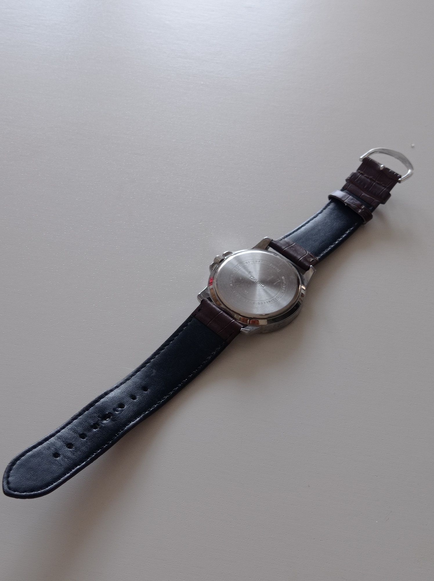 Relógio Casio MTP-VD01 couro