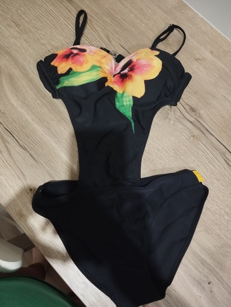 Strój kąpielowy PUSH UP czarny kwiaty PIĘKNY