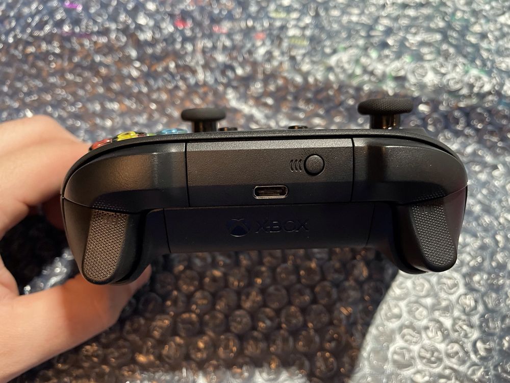 Xbox Controller 1914 Carbon Black в ідеальному стані