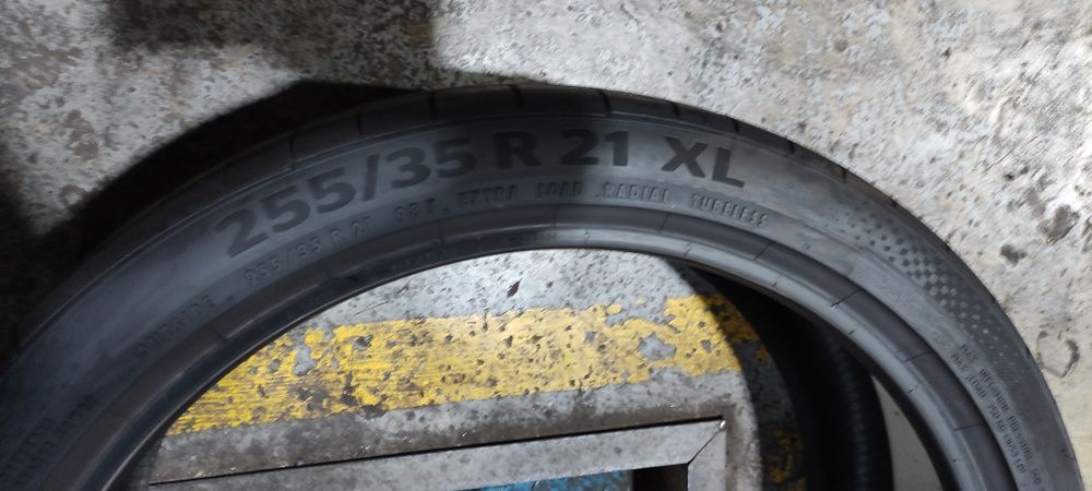 Pneus 255/35/21 continental semi novos