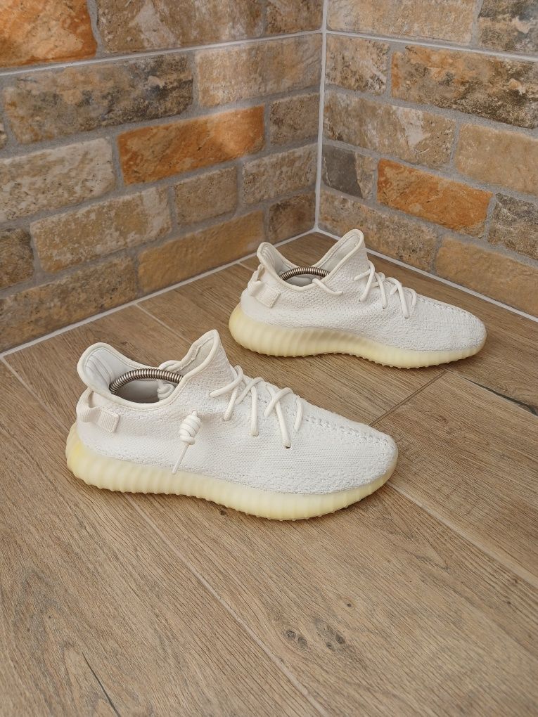 Кроссовки Adidas Yeezy Boost р 43 на 42 (28 см) ц 1650 гр отличн. сост