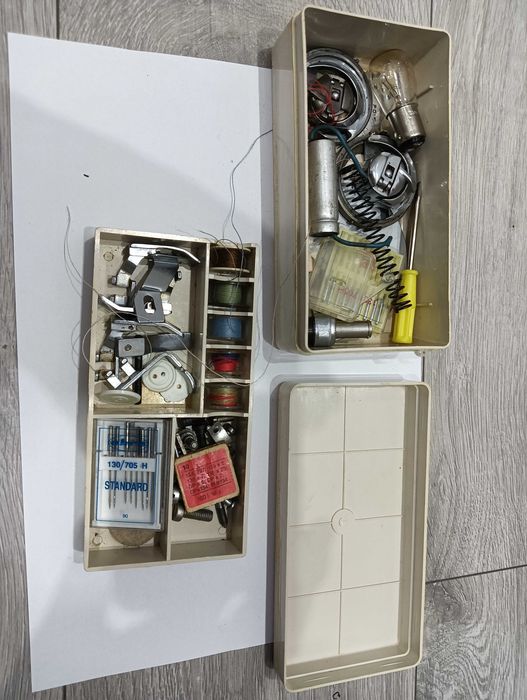 akcesoria maszyna do szycia łucznik 451 , 466 przybornik szpulki  igły