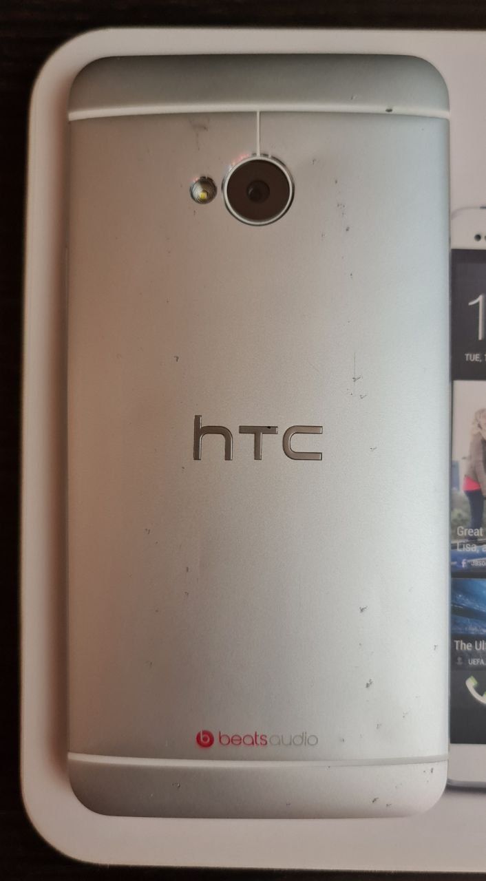 На запчасти HTC one M7