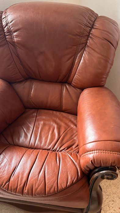 Conjunto de sofás em Pele