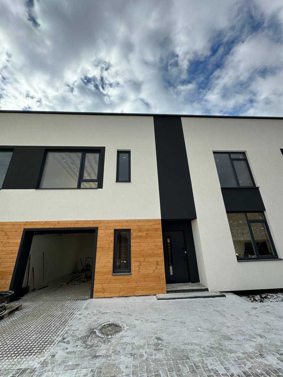 Продаж Готового Таунхауса з гаражем 130 м2 поряд з центром!!!