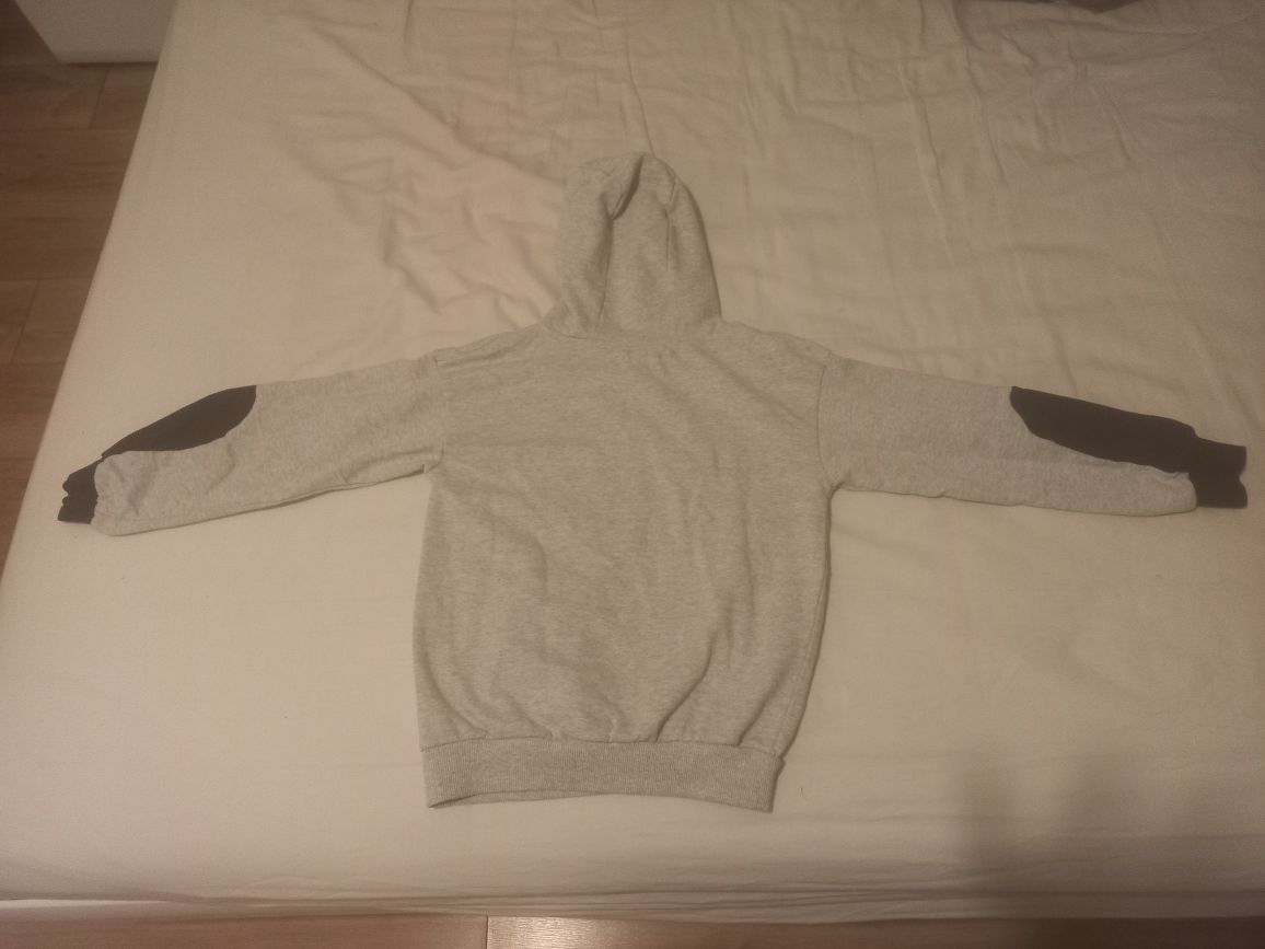 Bluza z kapturem roz. 140 (stan bdb)