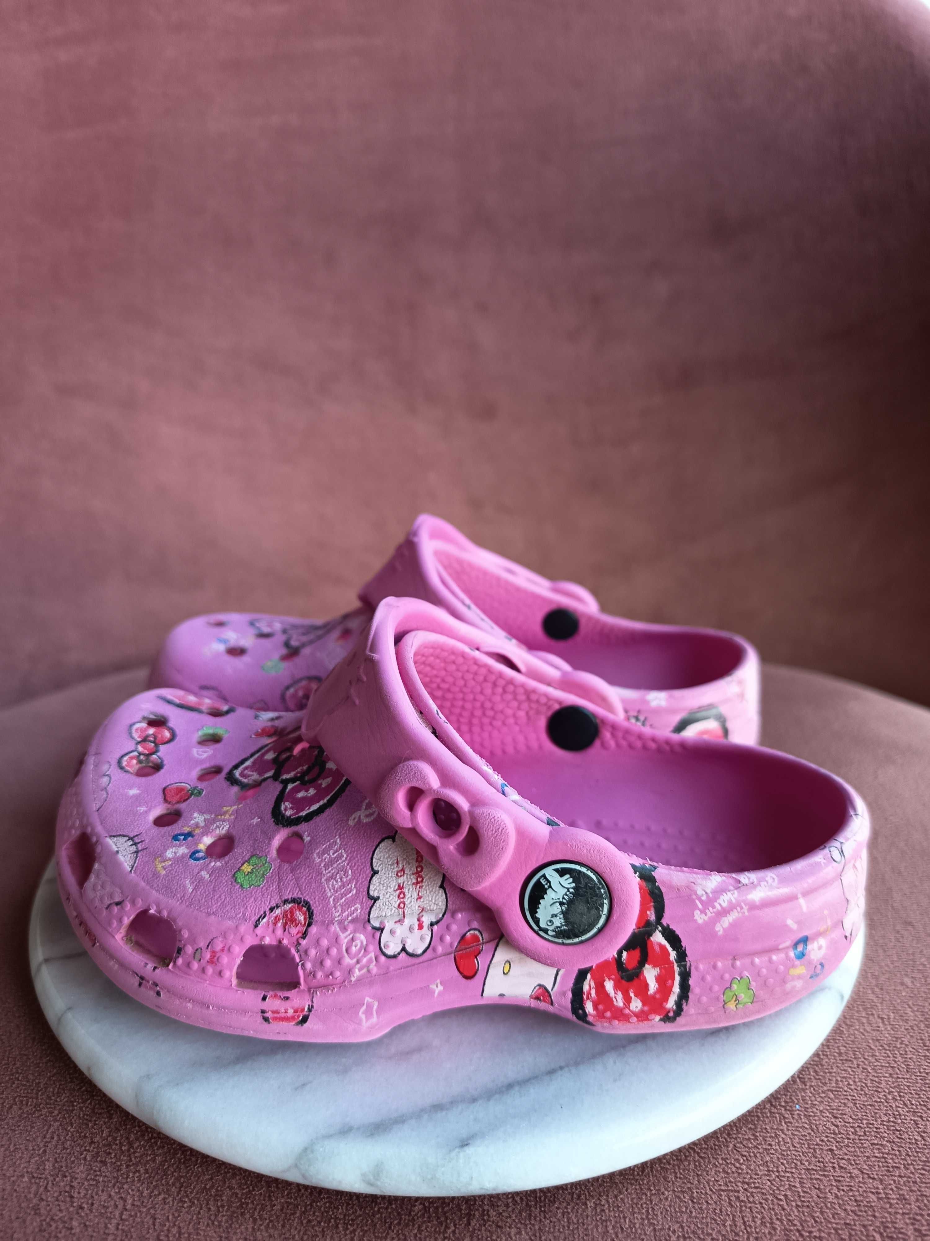 Crocs różowe klapki Hello Kitty UK 8/9 r.24/25