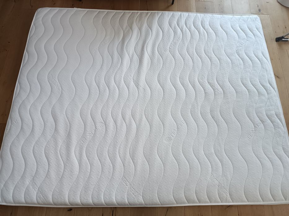 Materac piankowy nawierzchniowy topper 160x200 firmy Hilding