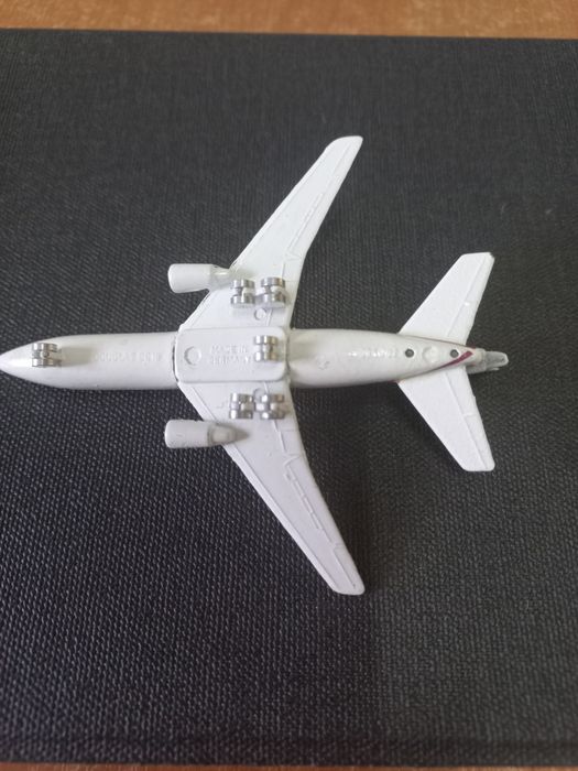 Продам модель самолета DUGLAS DС10  350грн.