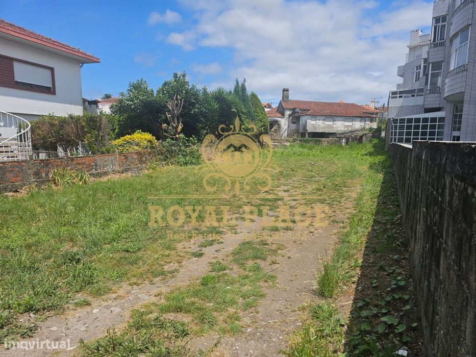 Terreno no centro de Fiães