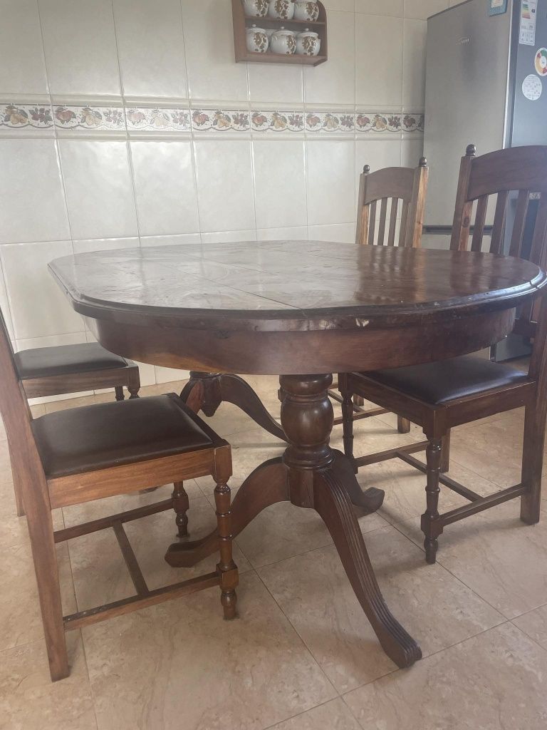 Mesa de cozinha  e 6 cadeiras