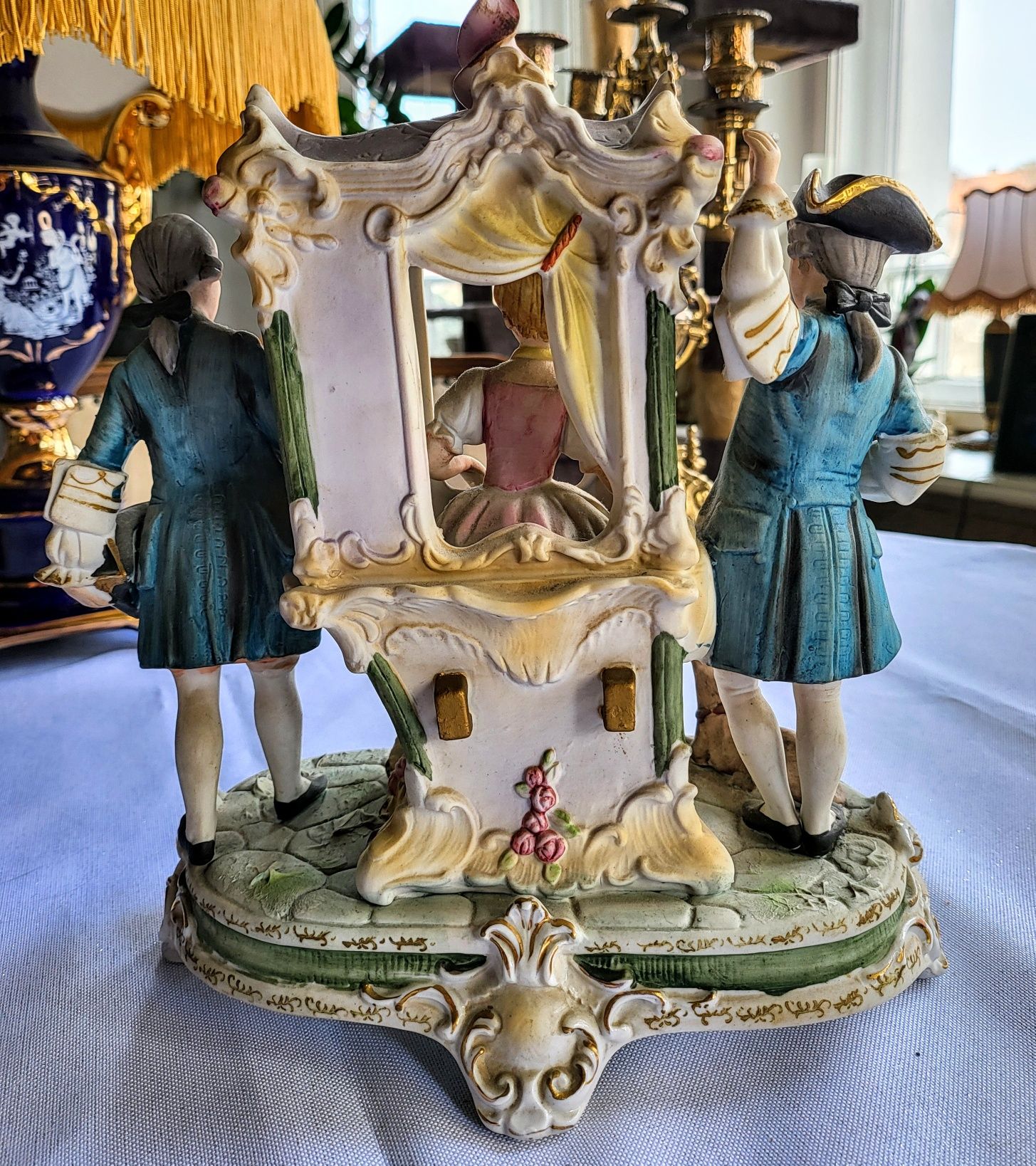 Figurka porcelanowa KAROCA