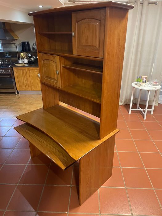 Quarto Solteiro (Cama/Mesa de Cabeceira/Escrivaninha/Camiseiro)