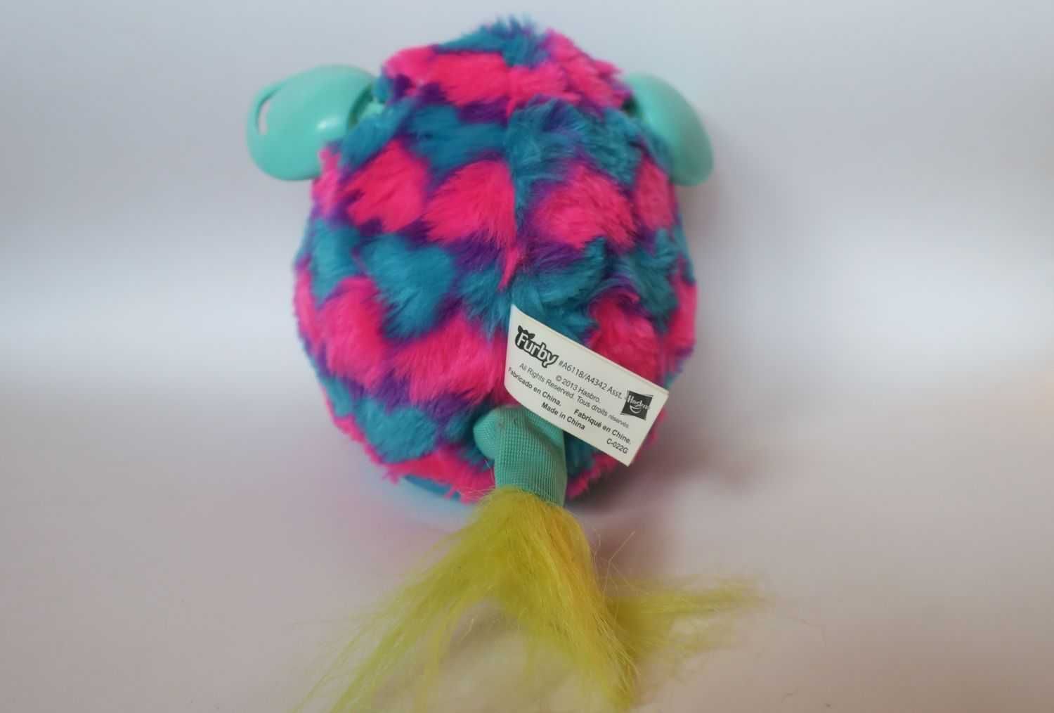 Interaktywny Furby Hasbro mówi