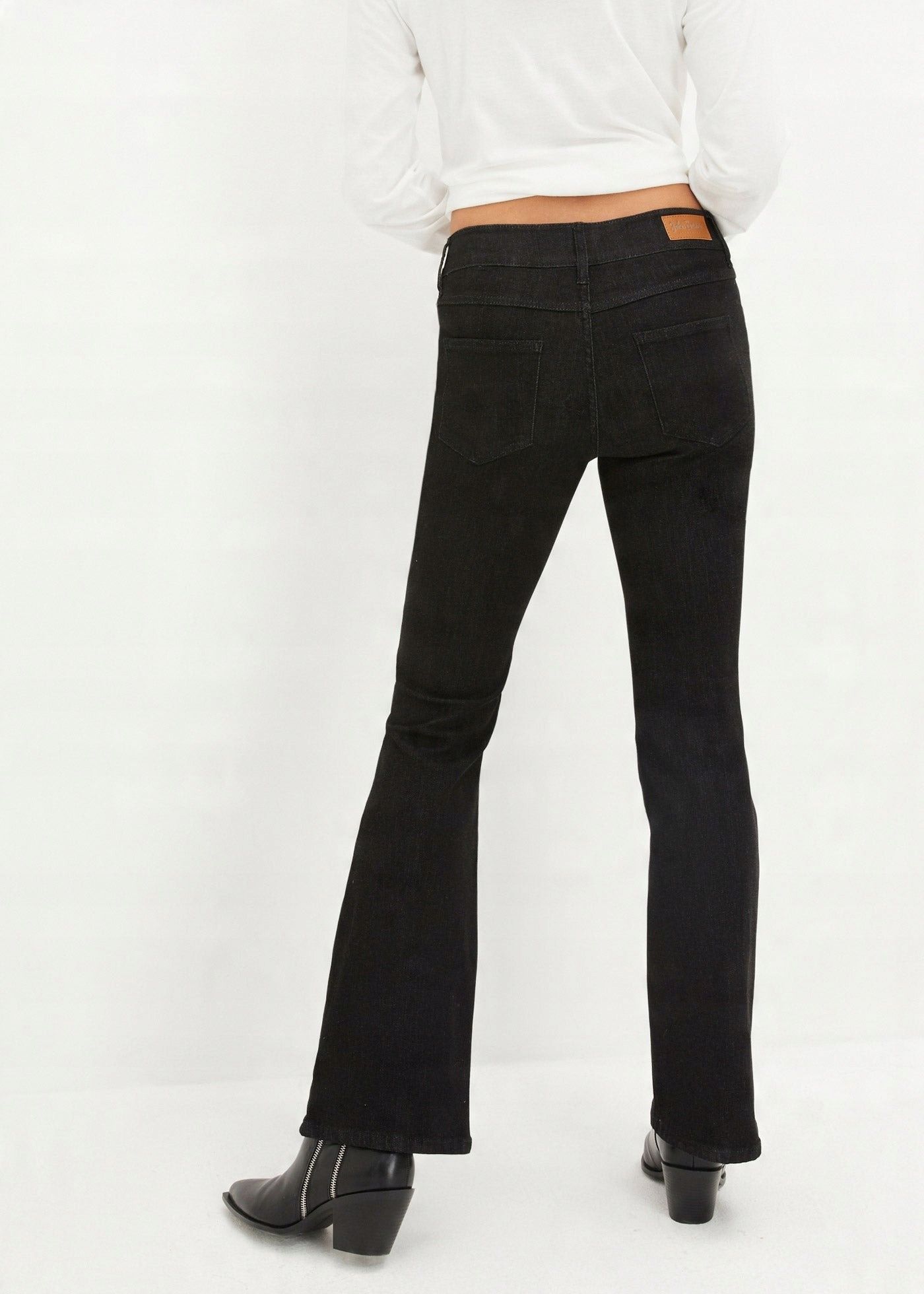 B.P.C czarne jeansy bootcut ^36
