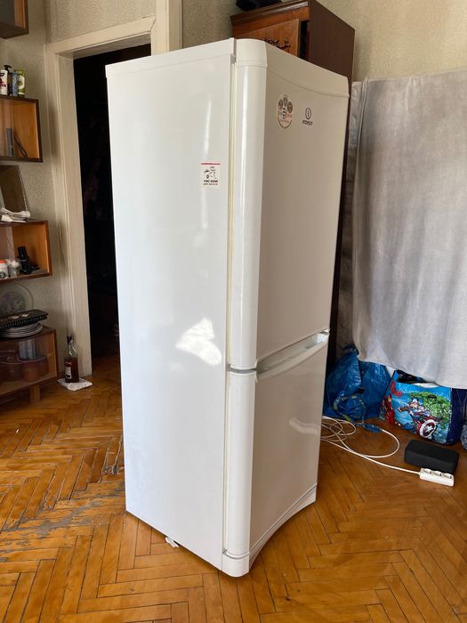 Холодильник Indesit B16 025
