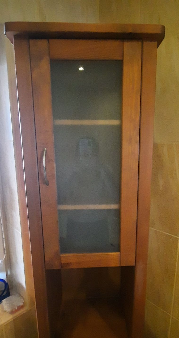 Komplet szafek drewnianych  do łazienki plus zlew
