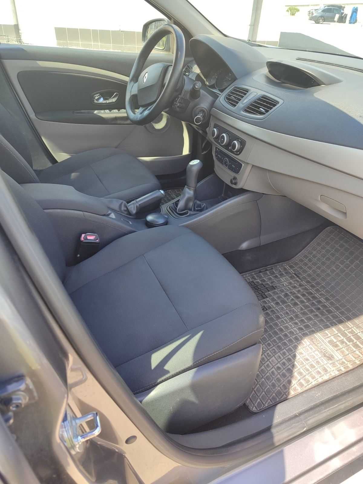 Renault Fluence 2012  I покоління • 1.6 MT (110 к.с.) • Base