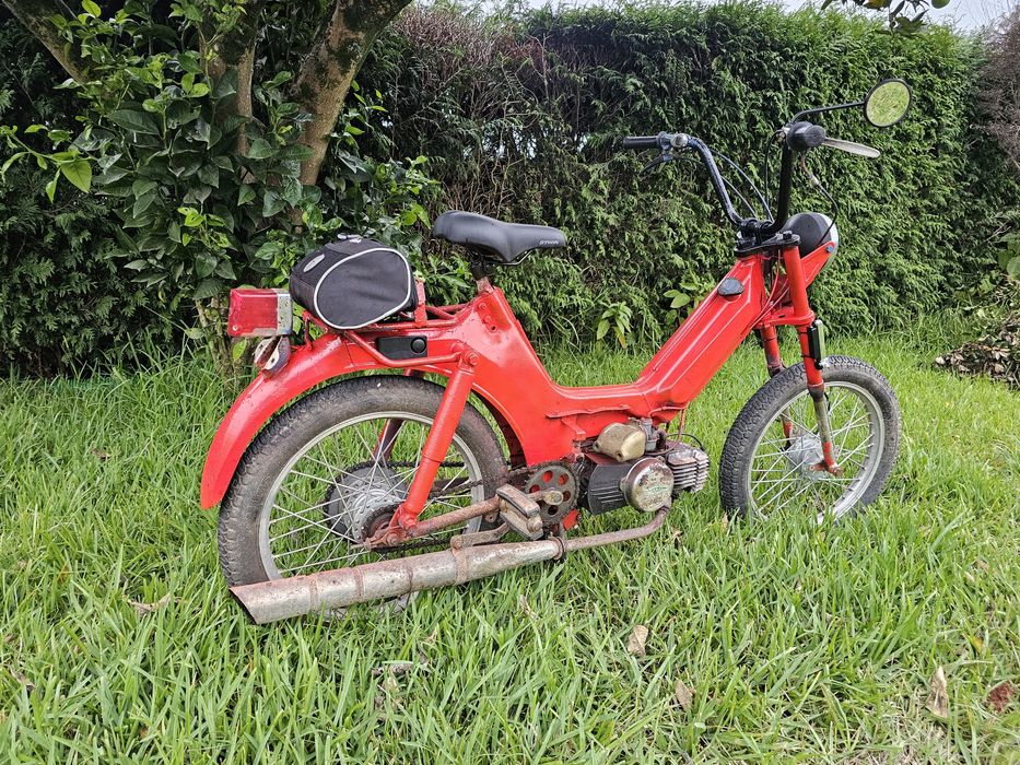 Motocicleta Casal (pedais/ mobilete) Possível conduzir sem carta.