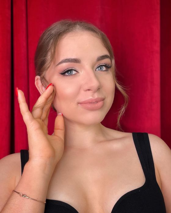 Візажист, гример, бровіст, стиліст зачісок