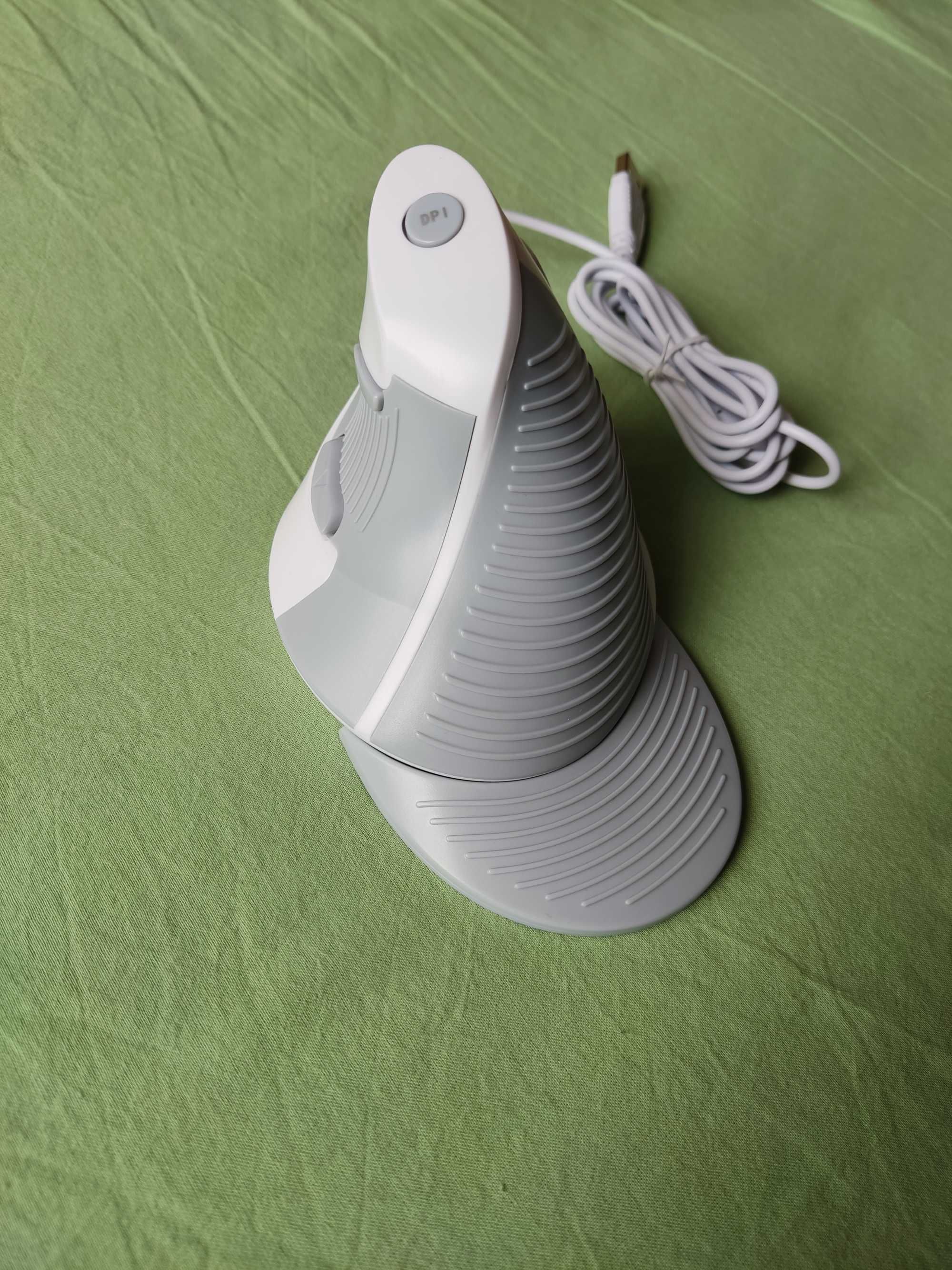 Эргономичная вертикальная мышь Vertical Mouse Delux M618BU тихий клик