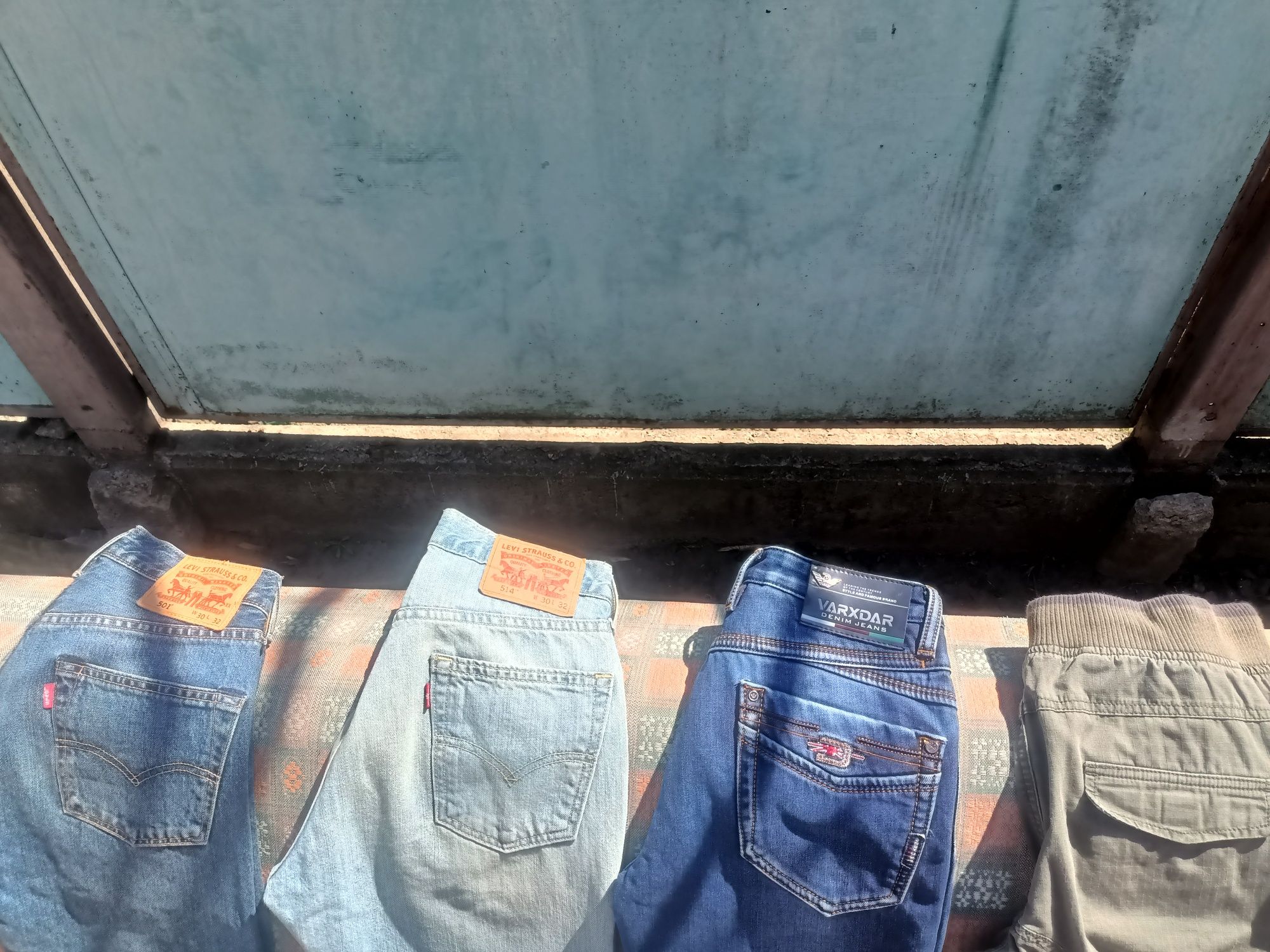 Продам джинси Levis 501,514