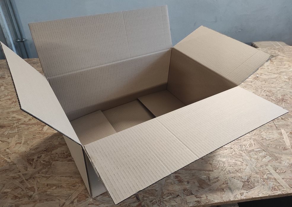 Karton, pudło 60x60x60.