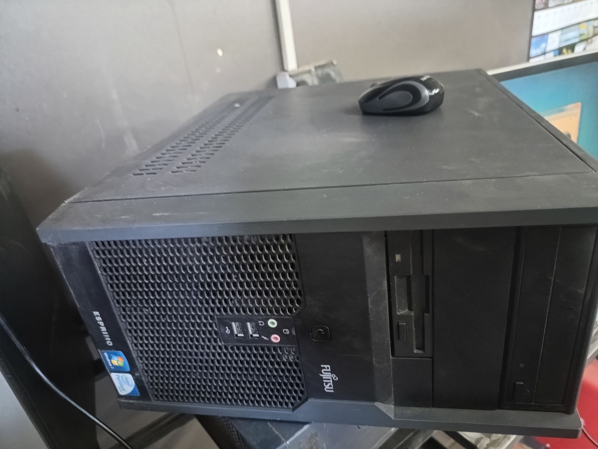 Komputer  Fujitsu p3521e