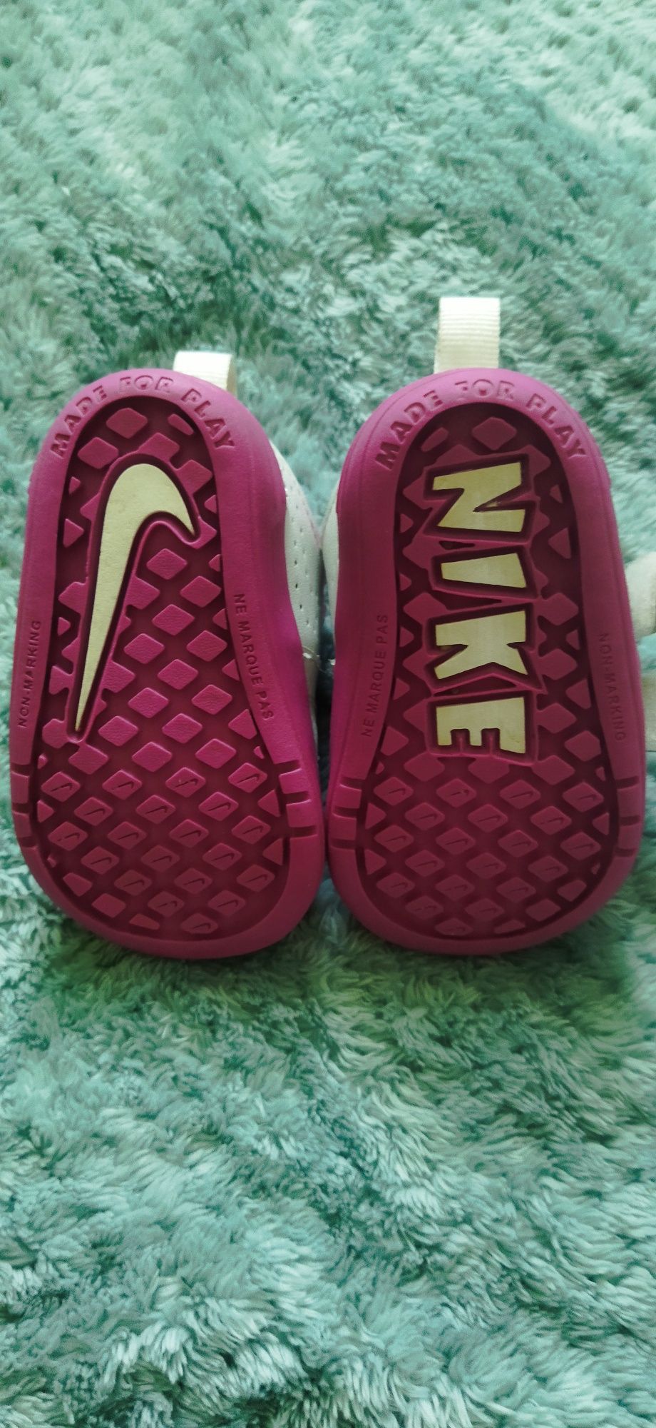 Кросівки Nike на маленьку дівчинку