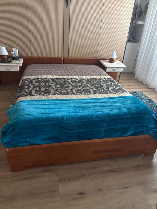 Cama casal marca Cerne oferta 2 candeeiros mesa cabeceira